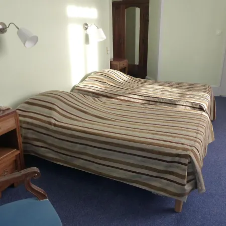 Des Thermes 2* Bourbon-lʼArchambault